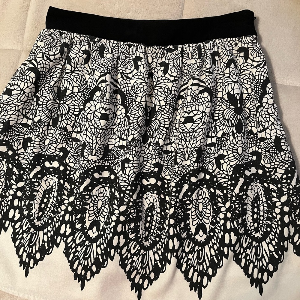 Chic Black and White Lace Skirt